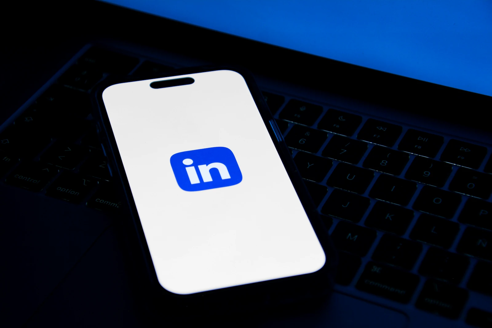 Capa do artigo: Como fazer networking no LinkedIn sem parecer que você está pedindo um favor